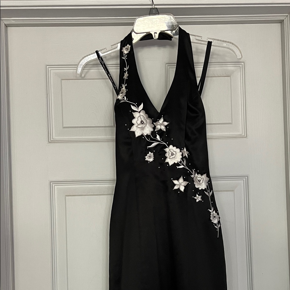 Elegant Black Floral Embroidered Dress